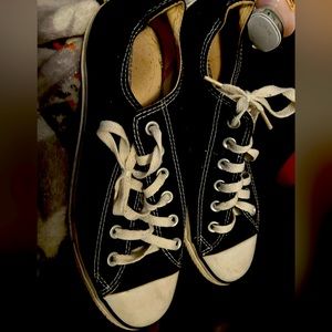 Converse Size 9 barely worn